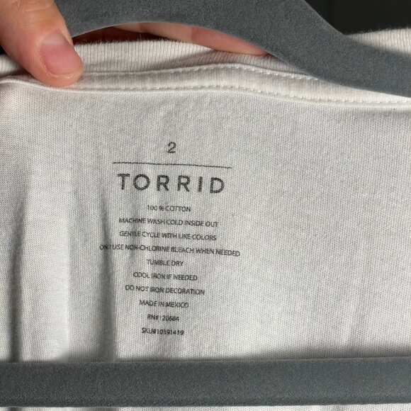 Torrid 'La Magick Noire' Slim Fit Plus Size T-shirt - 2X - White - VGUC - Picture 3 of 3